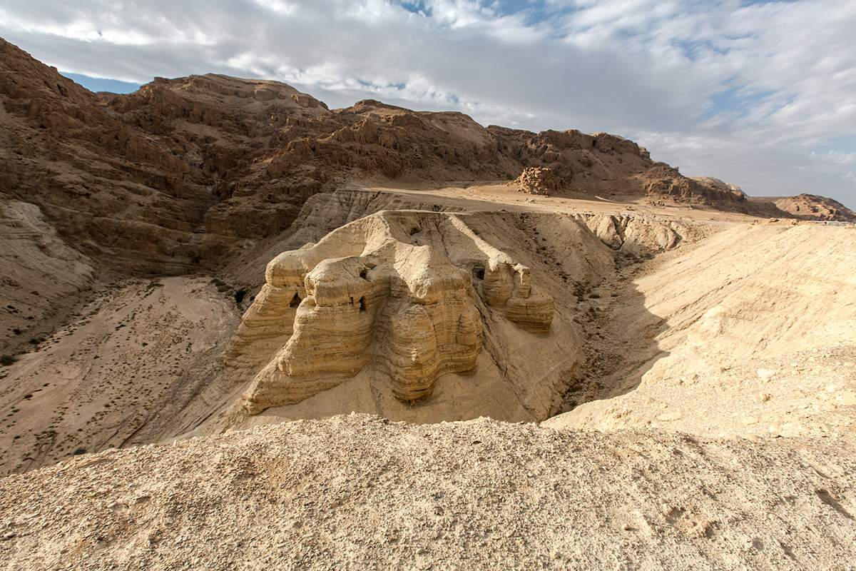 Newly-excavated skeletons could help to reveal who wrote the ancient Dead  Sea Scrolls, The Independent