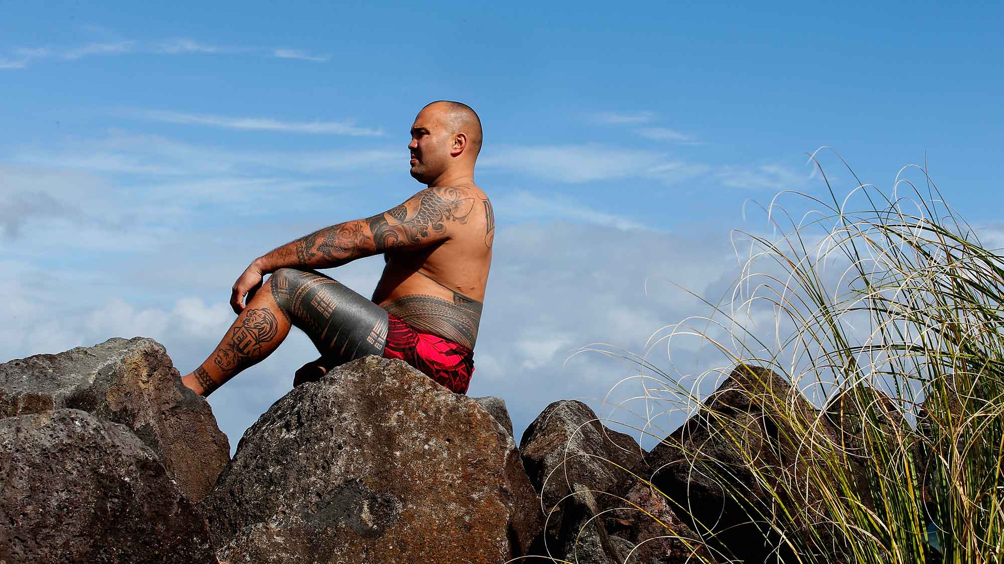 Womens Polynesian tribal Tongan Samoan islander design V-Neck T-Shirt