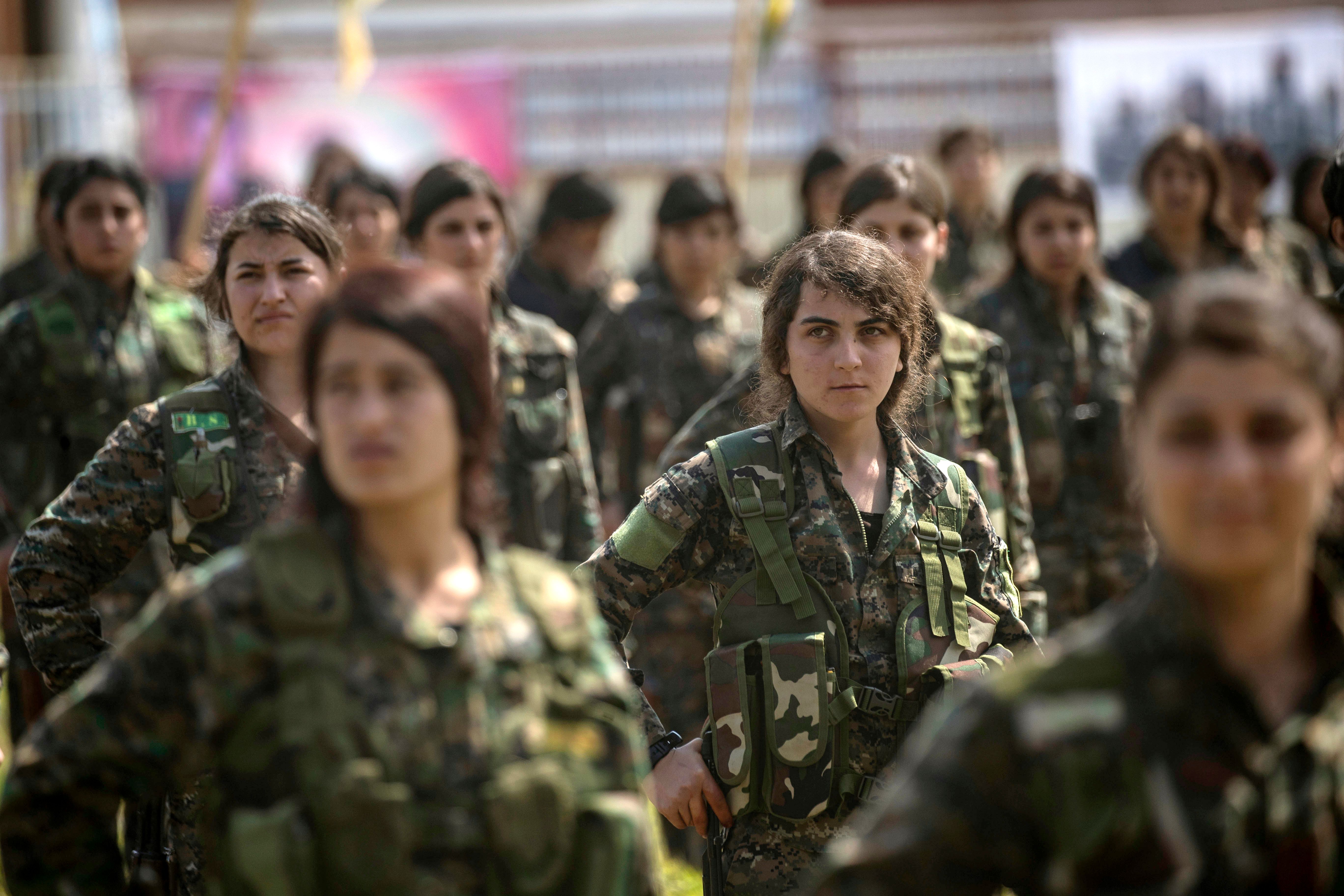 Indian Army Girl Sex - Kurdish Women Fighters Answer the Call of Duty â€“ SAPIENS